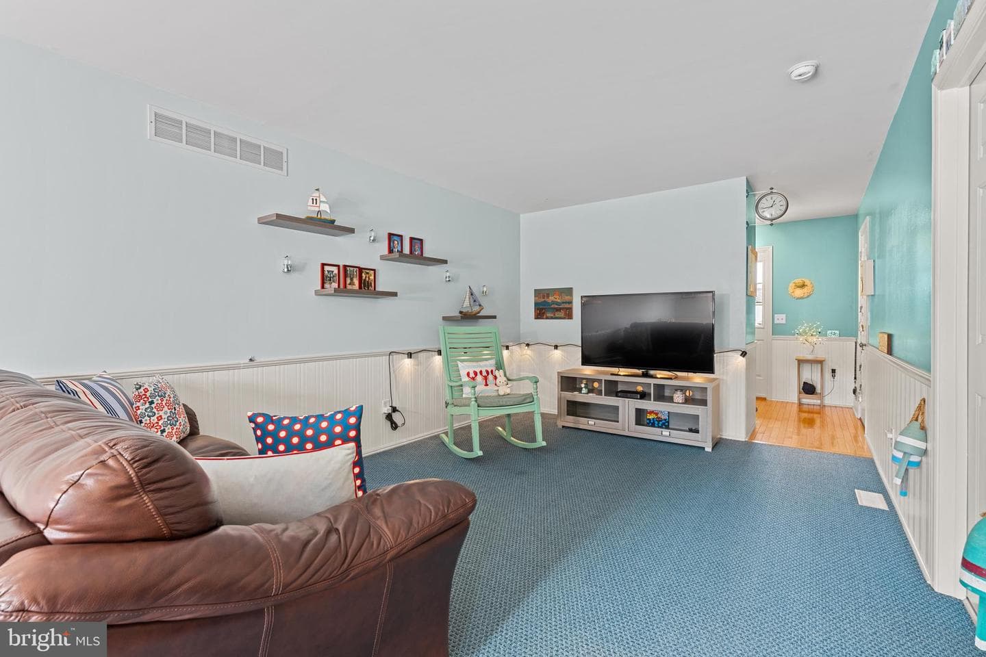 640 New Market Drive photo 12