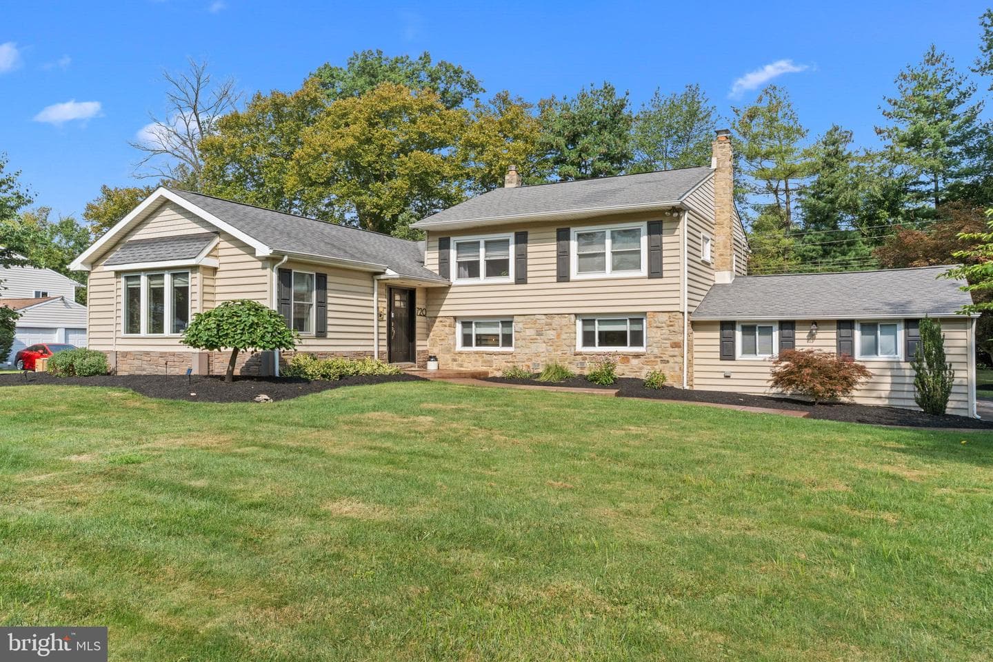 720 Oak Terrace Drive photo 1