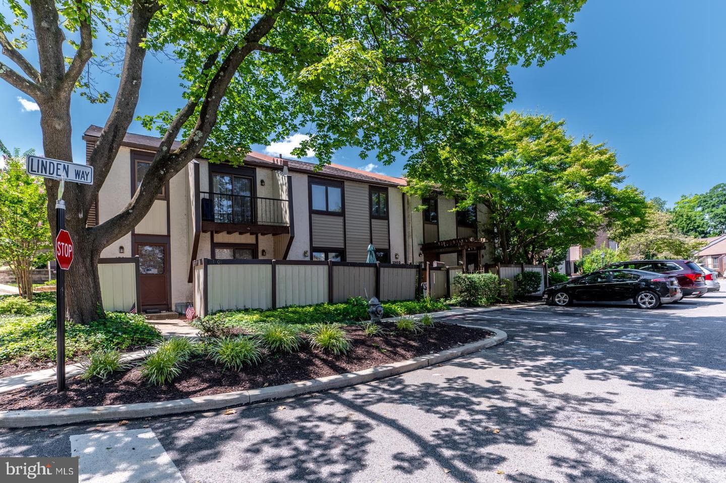 1503 Linden Way photo 1