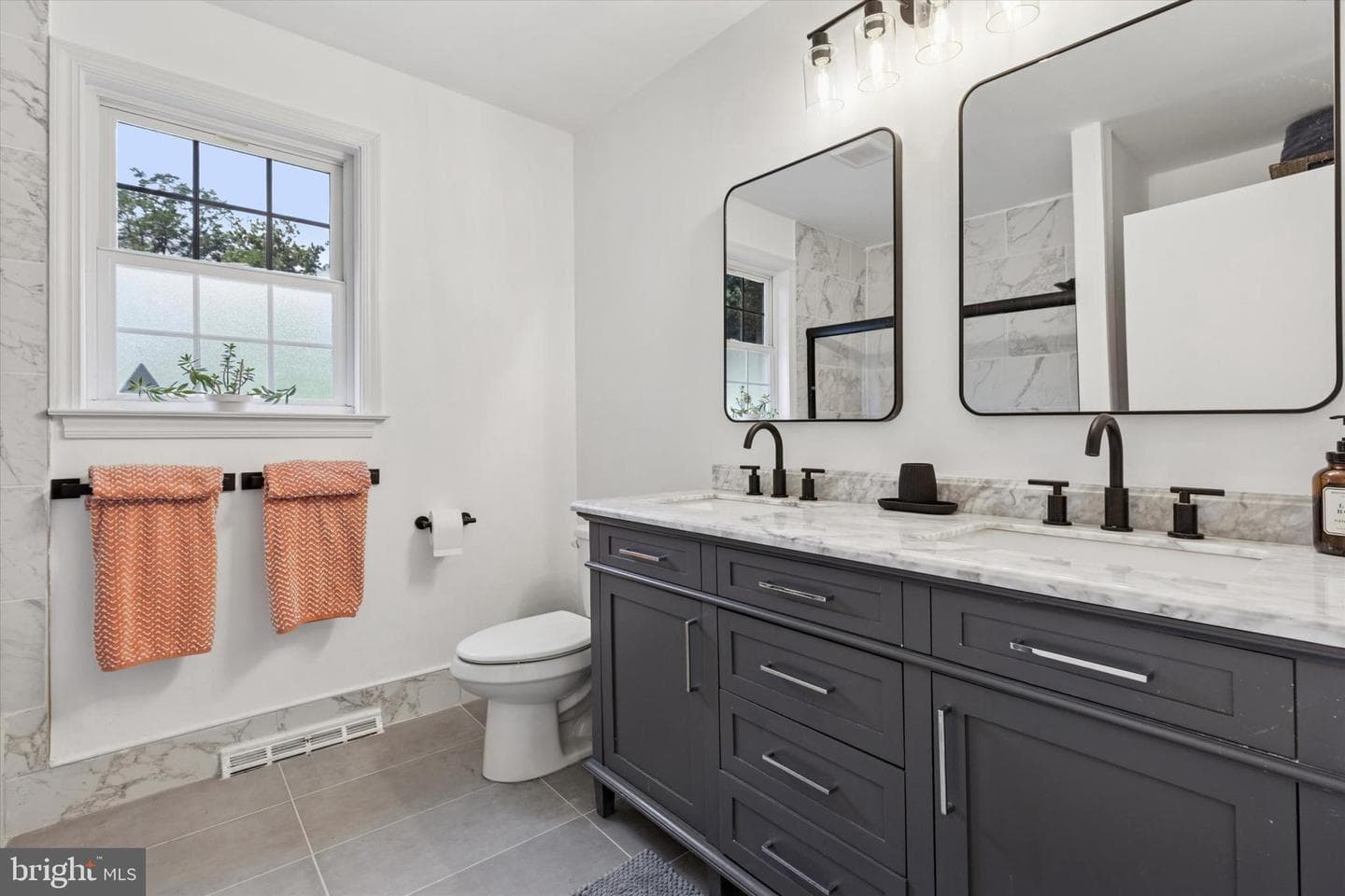 7810 Cobden Road photo 27