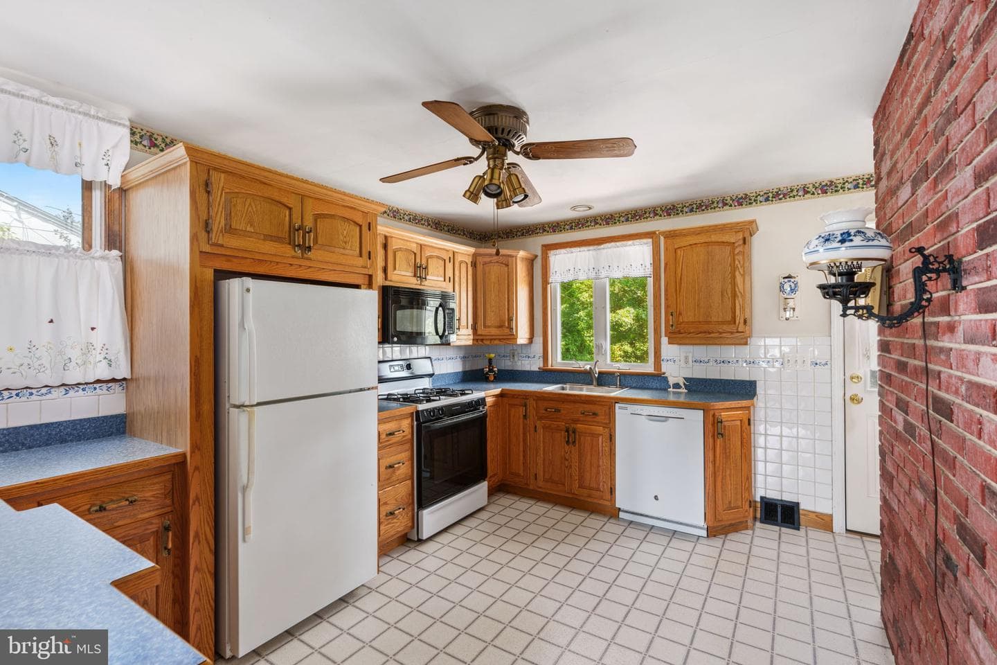 415 Pinecrest Road photo 11