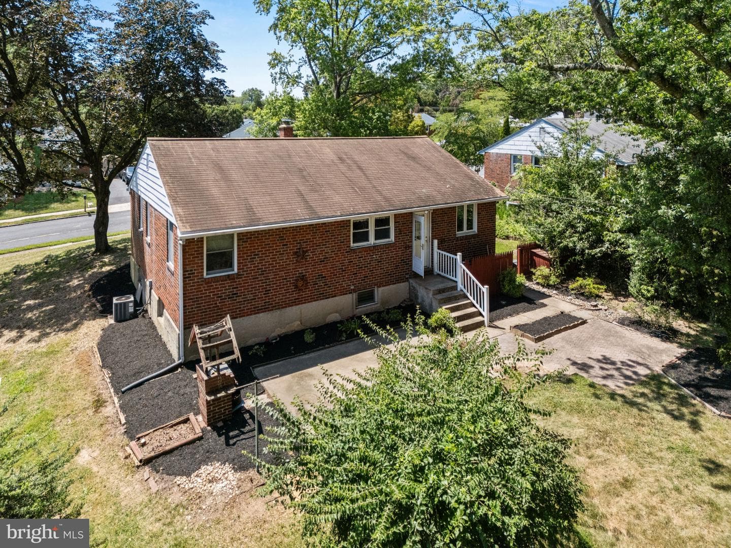 415 Pinecrest Road photo 27