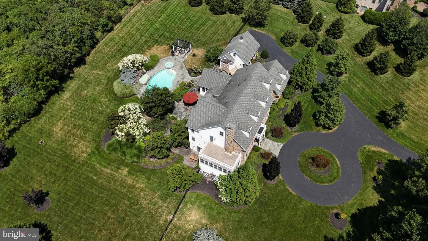 1811 Hollow Road photo 118