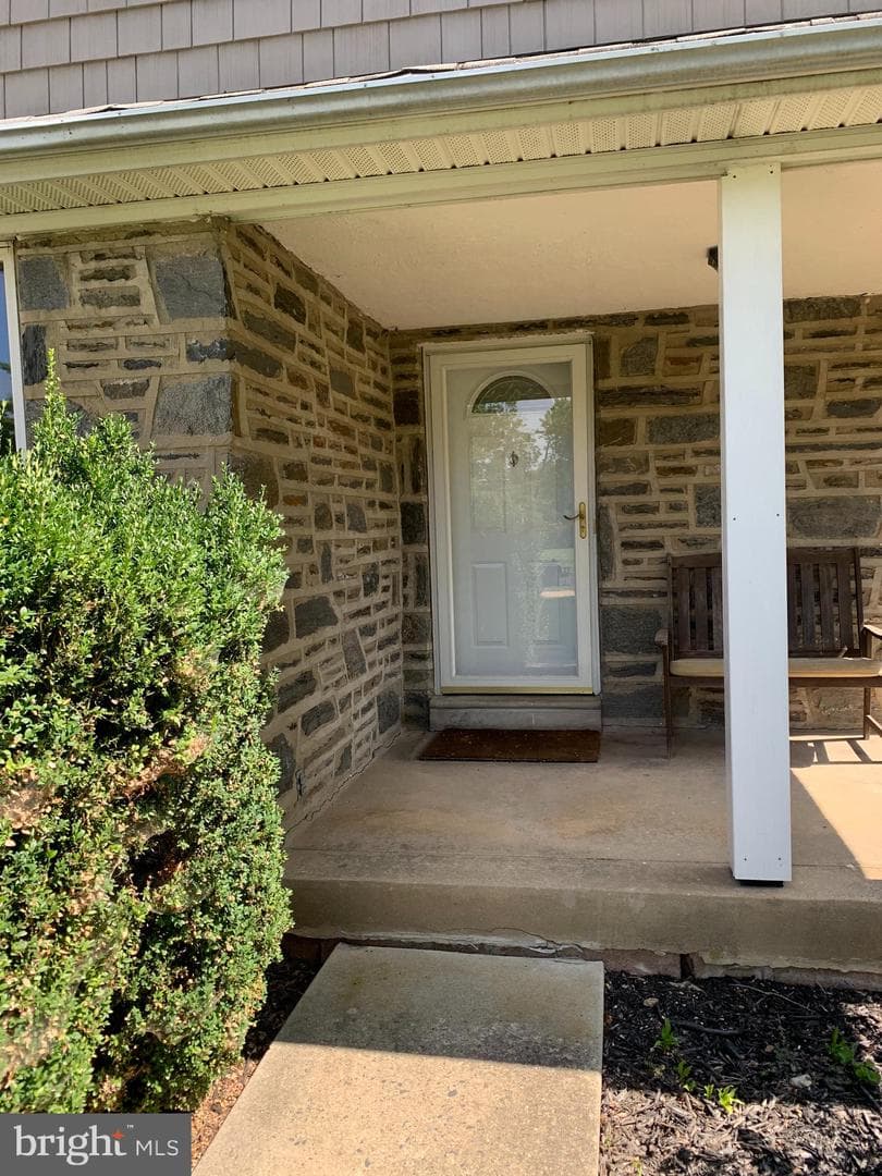 833 Stonybrook Drive photo 8