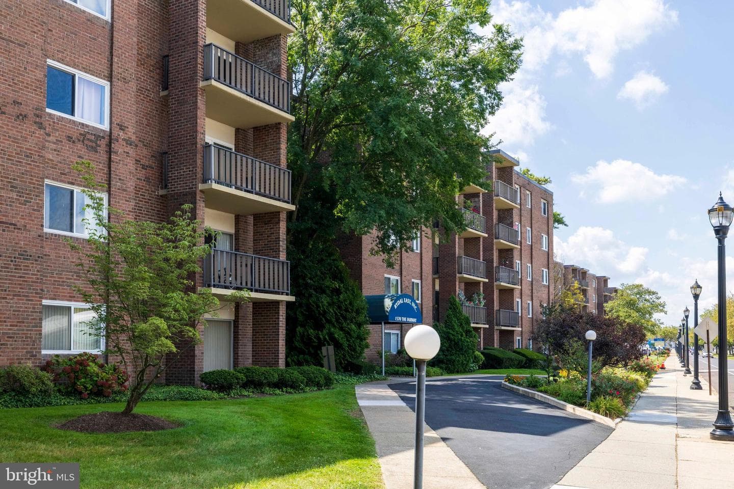 1570 The Fairway #402e photo 1