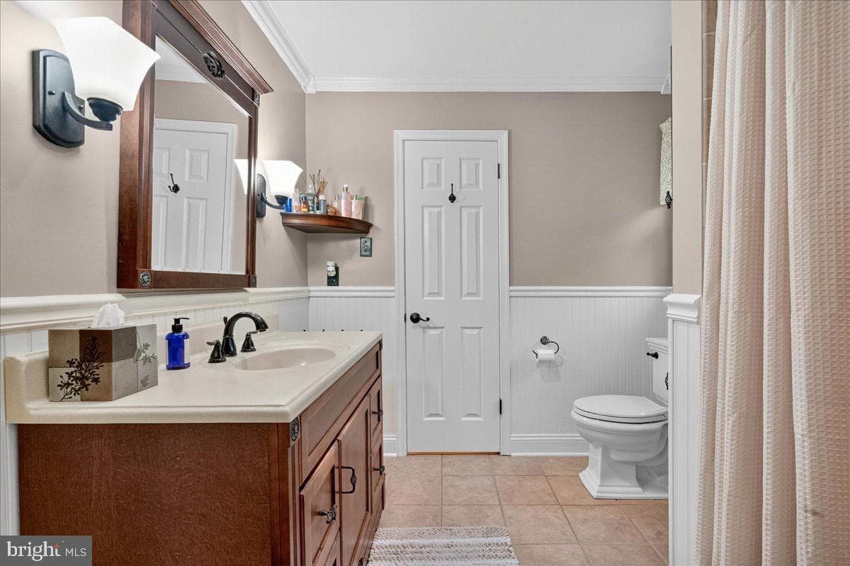 111 Canterbury Lane photo 22