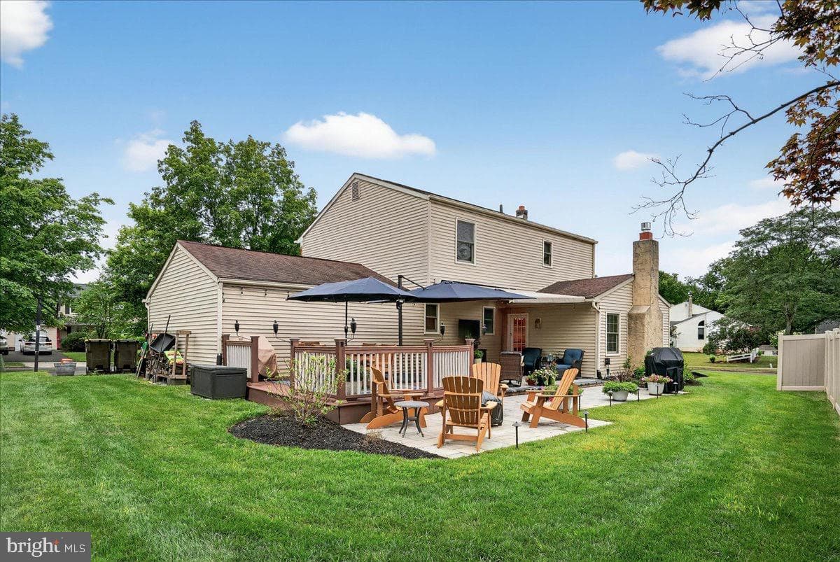 111 Canterbury Lane photo 34