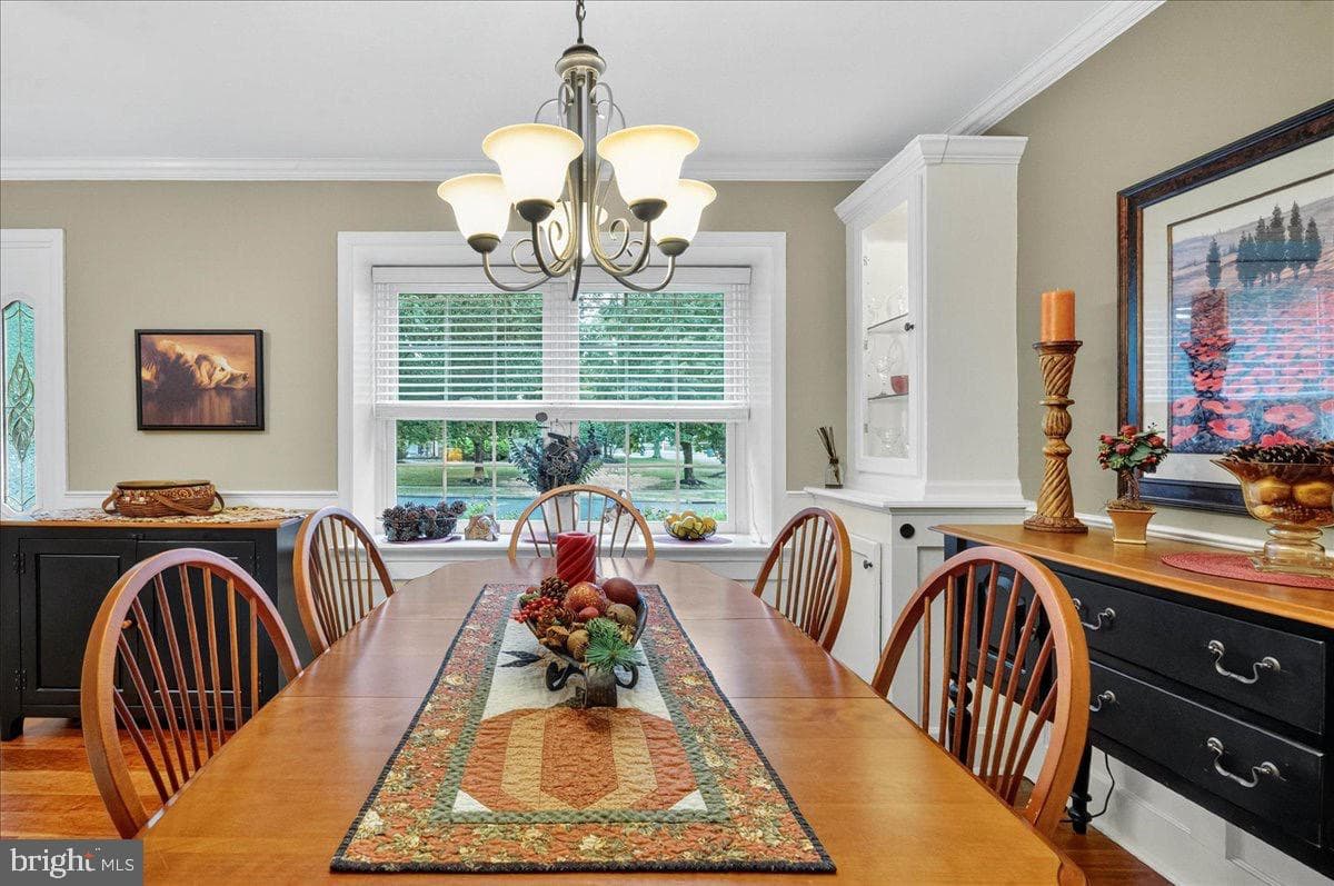 111 Canterbury Lane photo 7