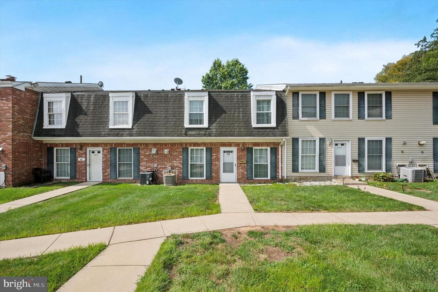 208 Middleton photo 1
