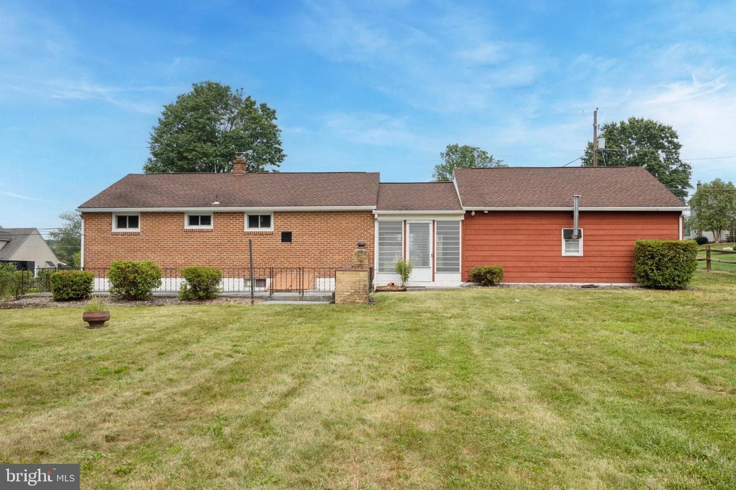 2518 Rhoads photo 3