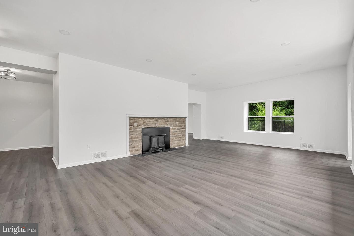 933 Fox Chase Rd photo 17