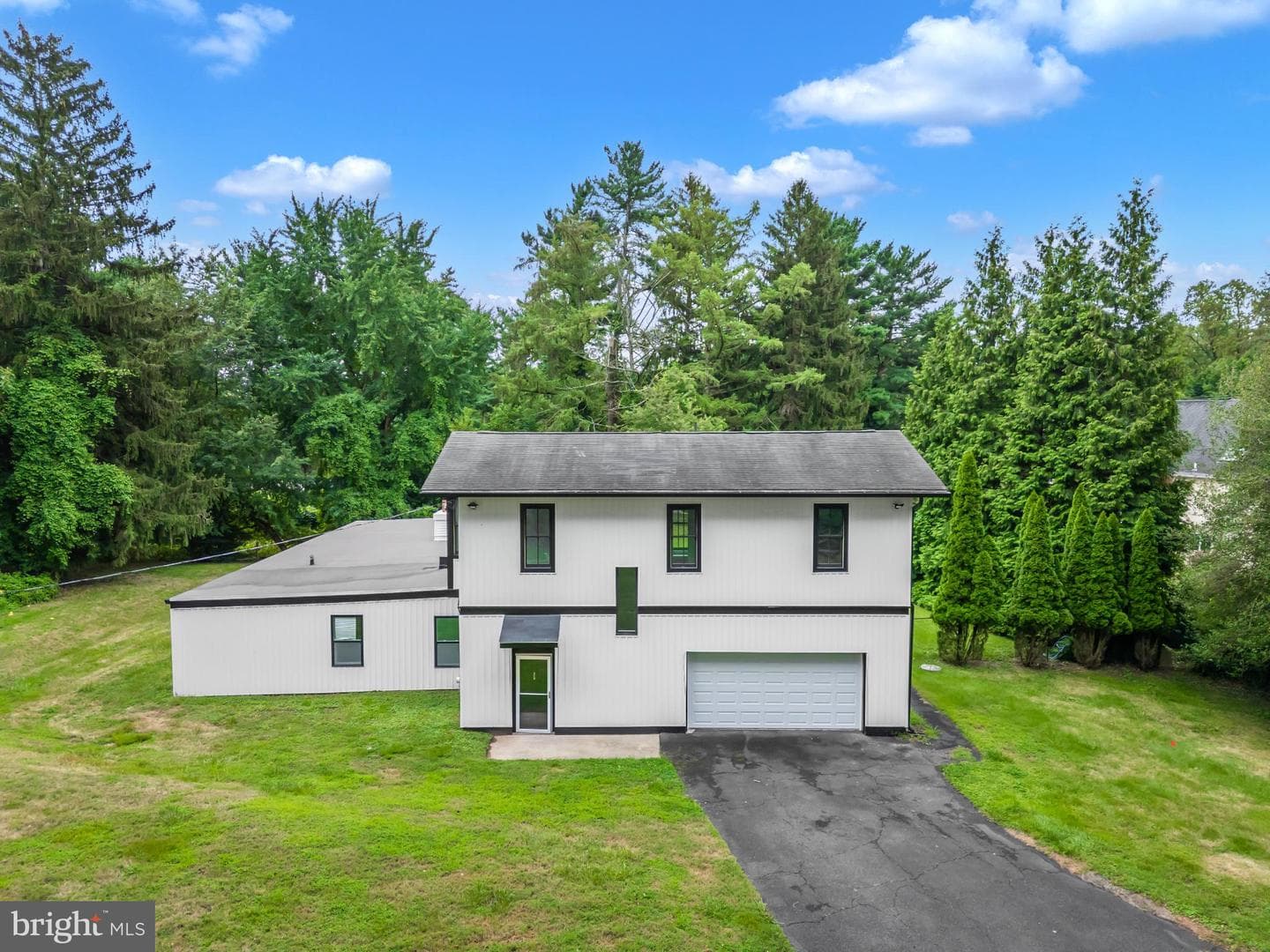 933 Fox Chase Rd photo 2