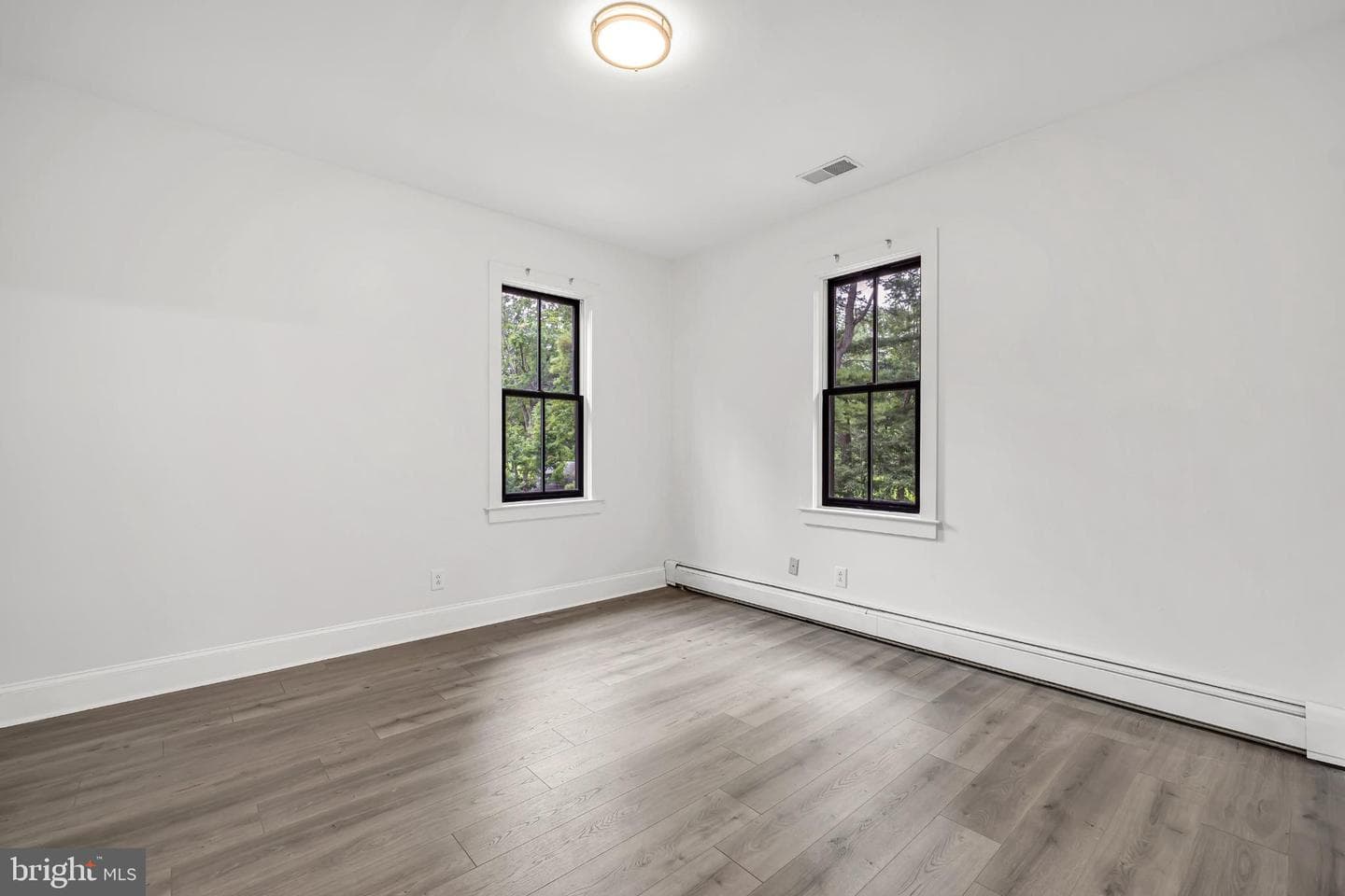 933 Fox Chase Rd photo 28