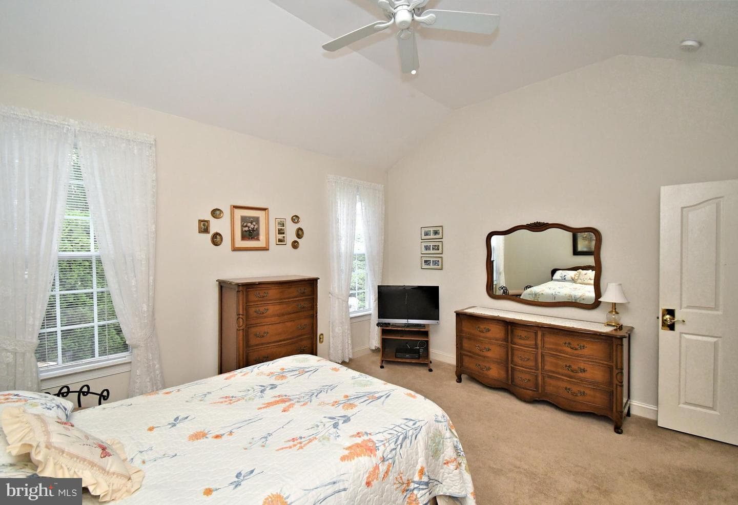 2 Newbury Way photo 16