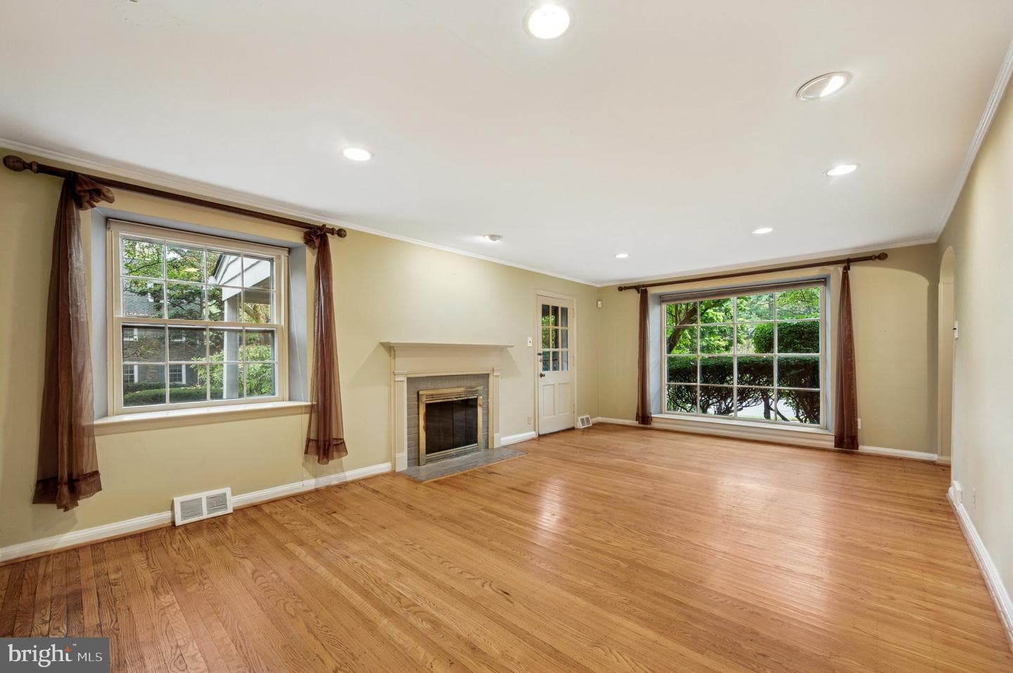524 Lafayette Road photo 2