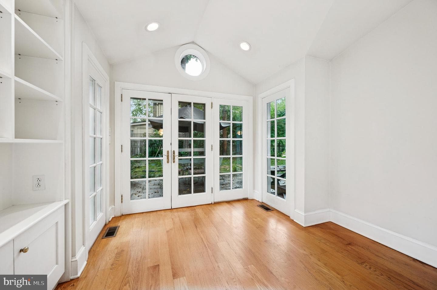 524 Lafayette Road photo 9