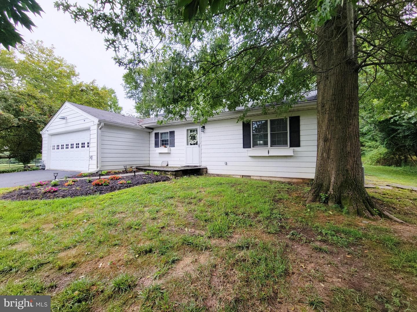 850 Thomas photo 15