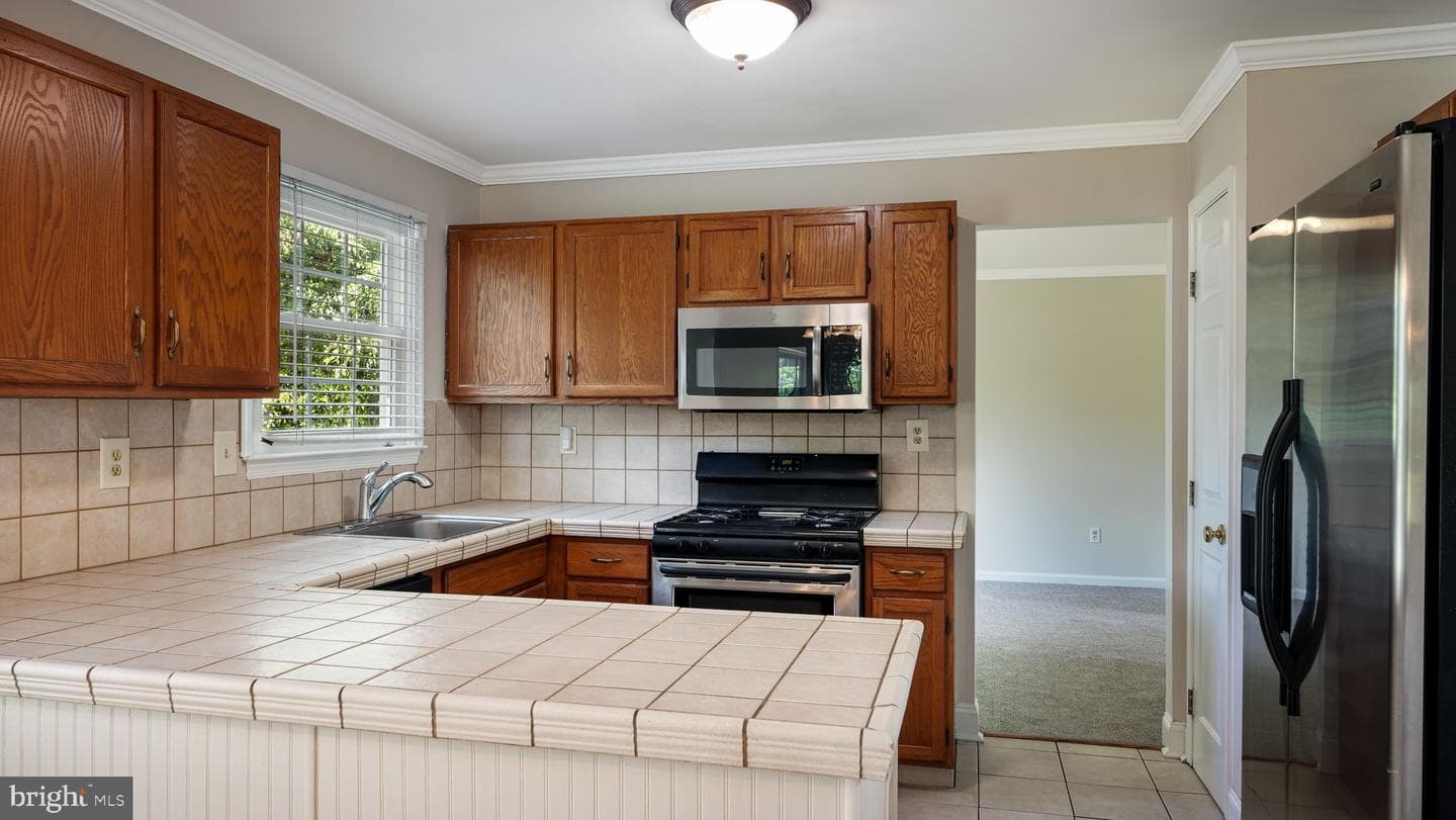 201 Drake Lane photo 9
