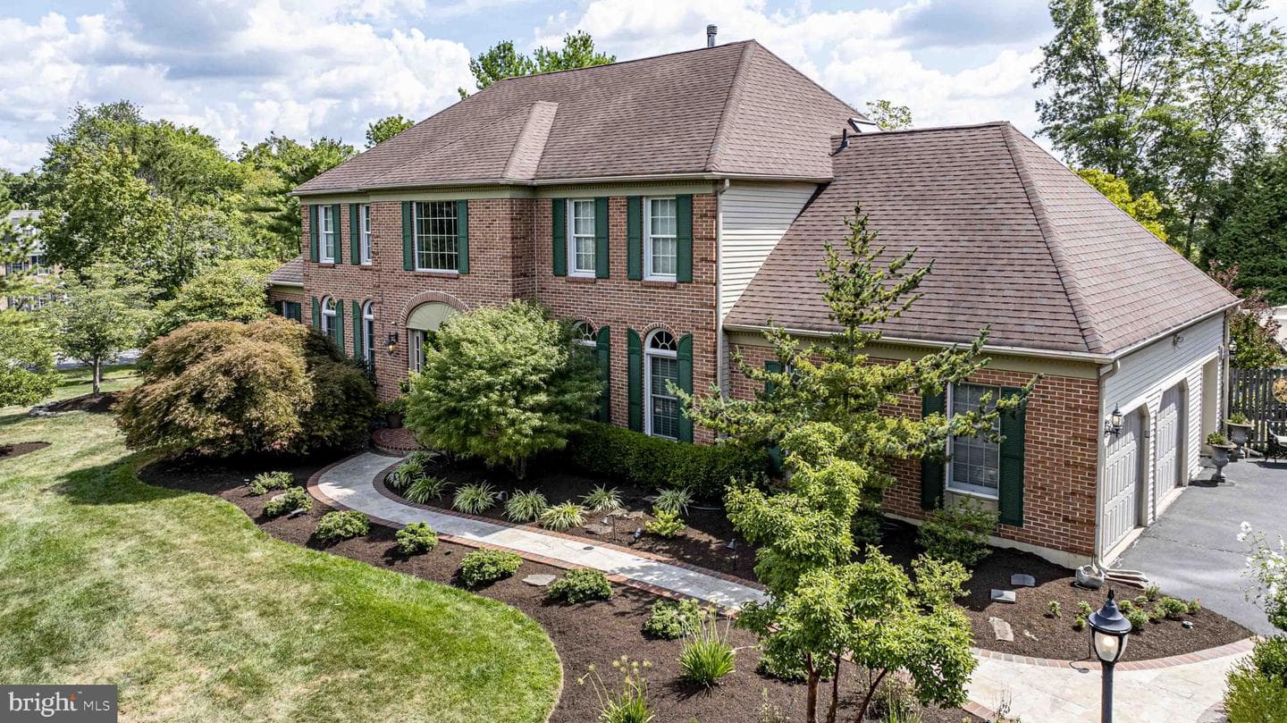 1428 Cambridge Drive photo 1