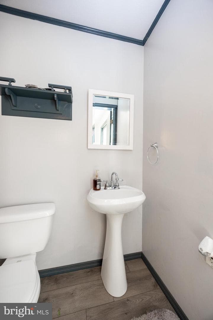 1084 Center Avenue photo 13