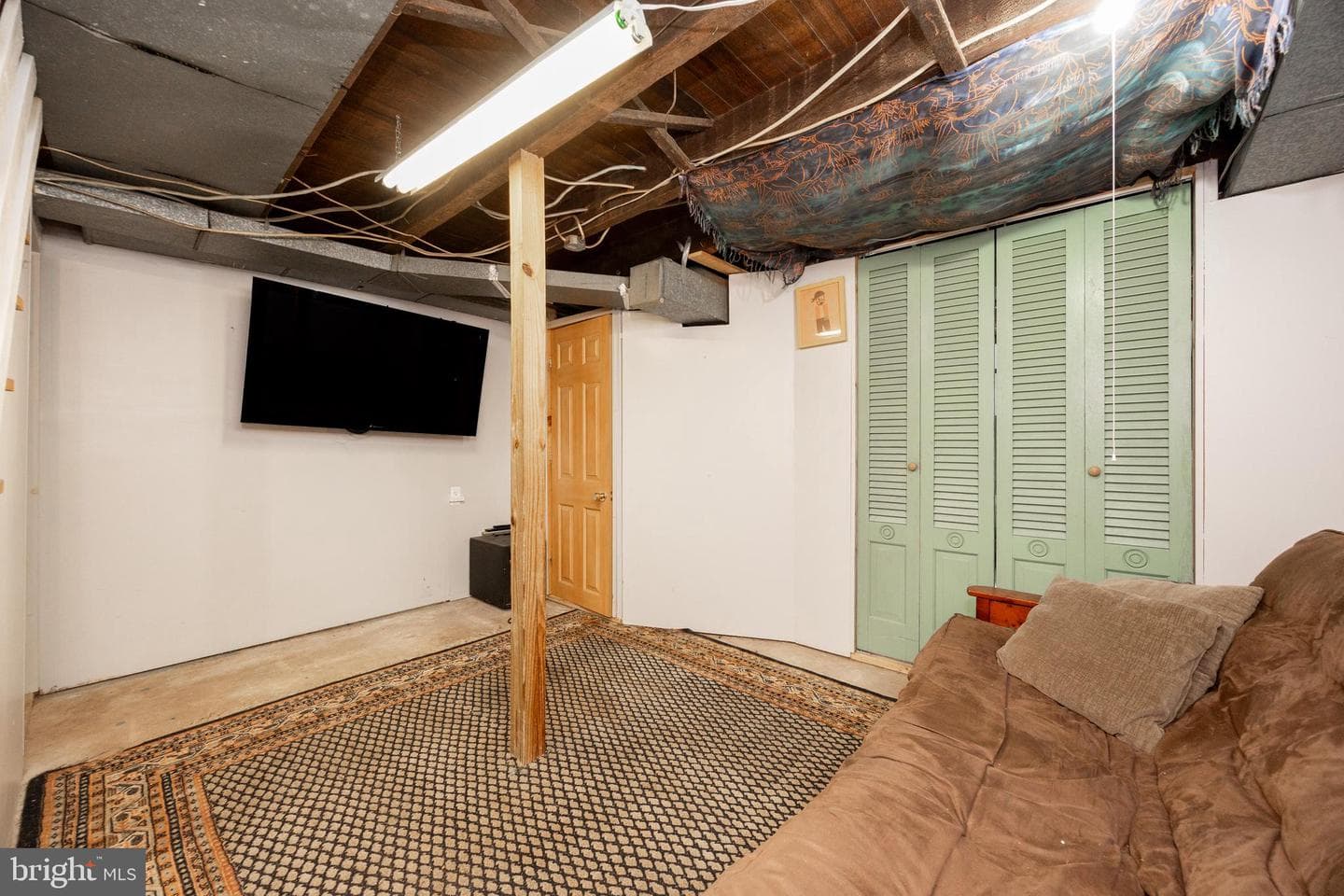 1084 Center Avenue photo 23