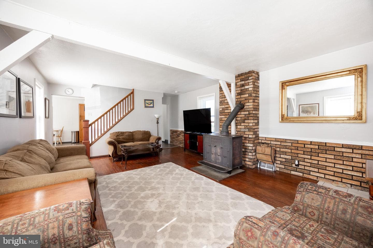 1084 Center Avenue photo 5