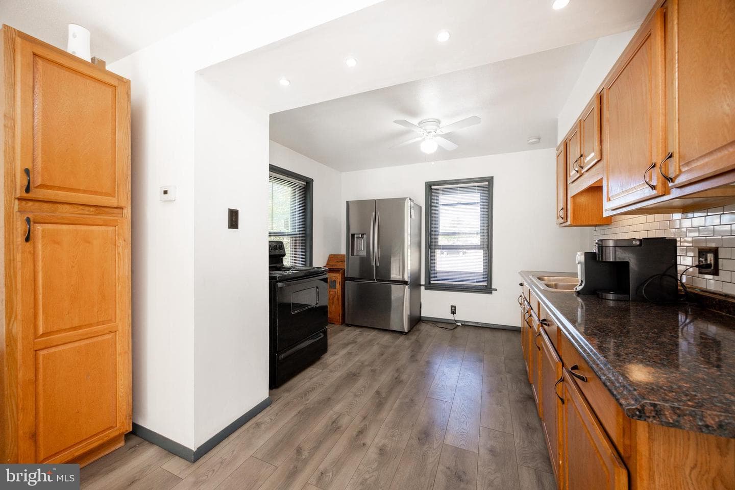 1084 Center Avenue photo 8