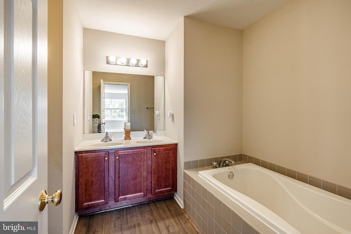 1008 Vanguard Drive photo 18