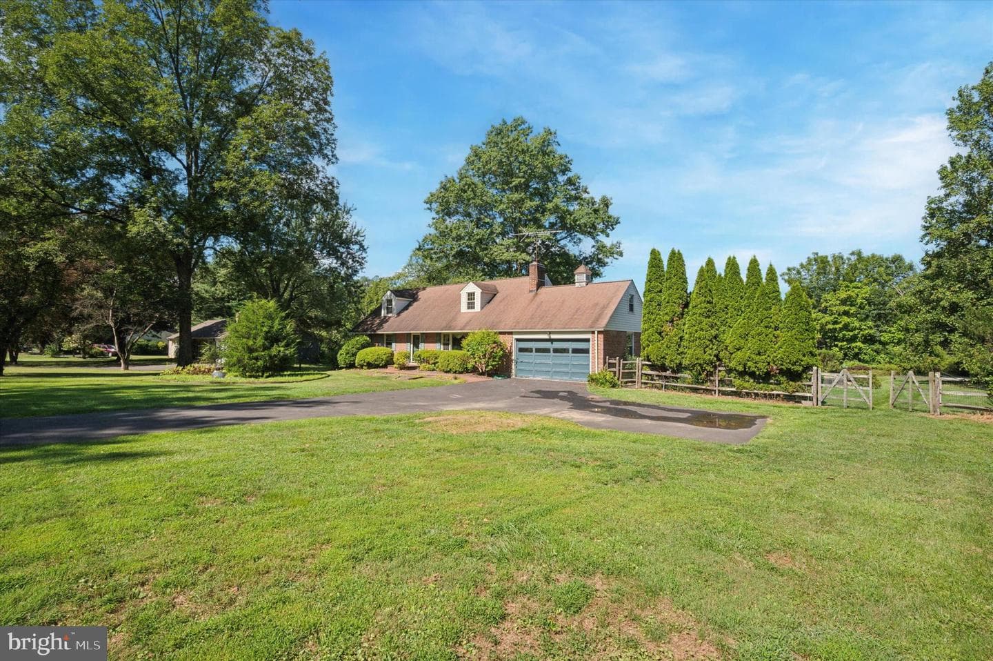 330 Chestnut Lane photo 23
