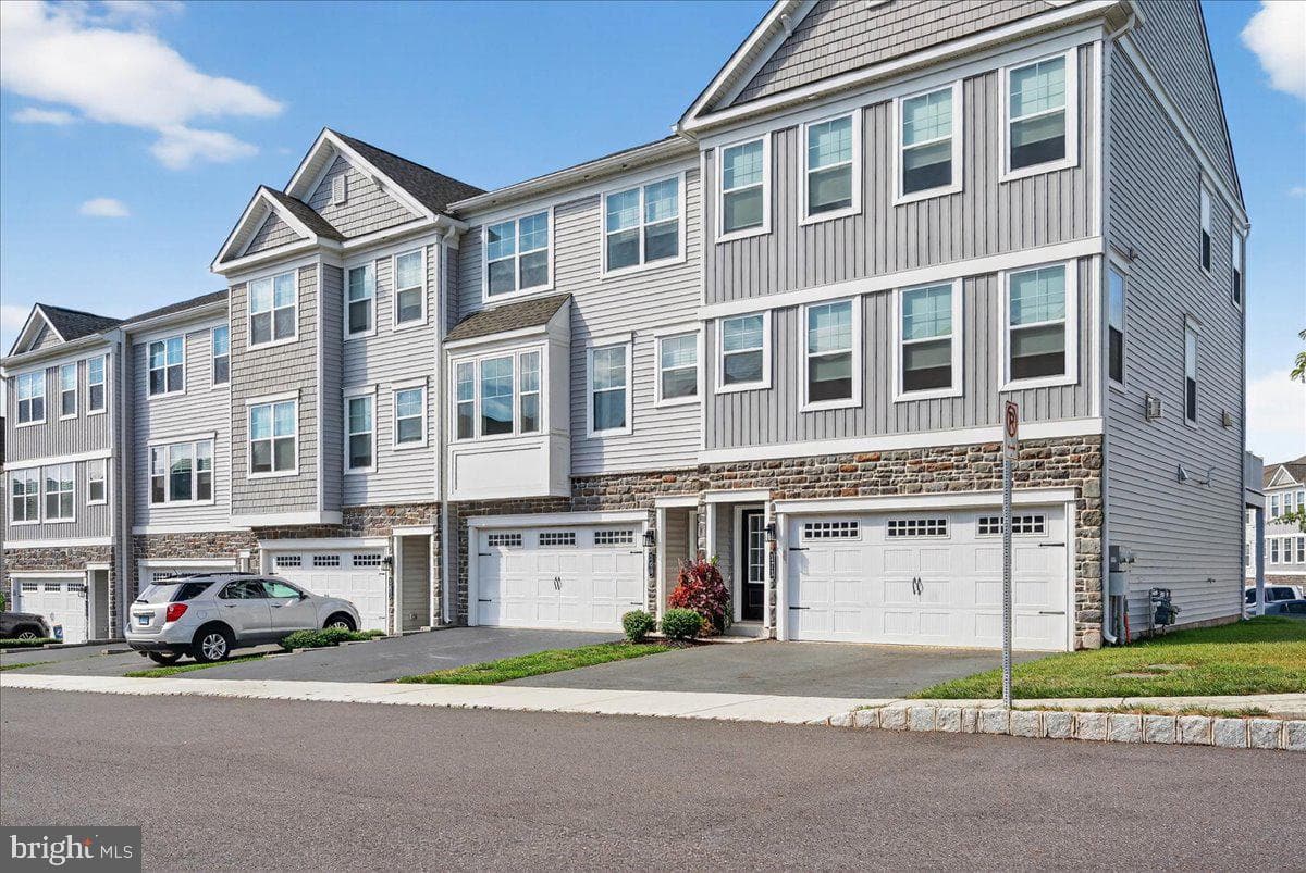 169 Larrabee Way photo 2