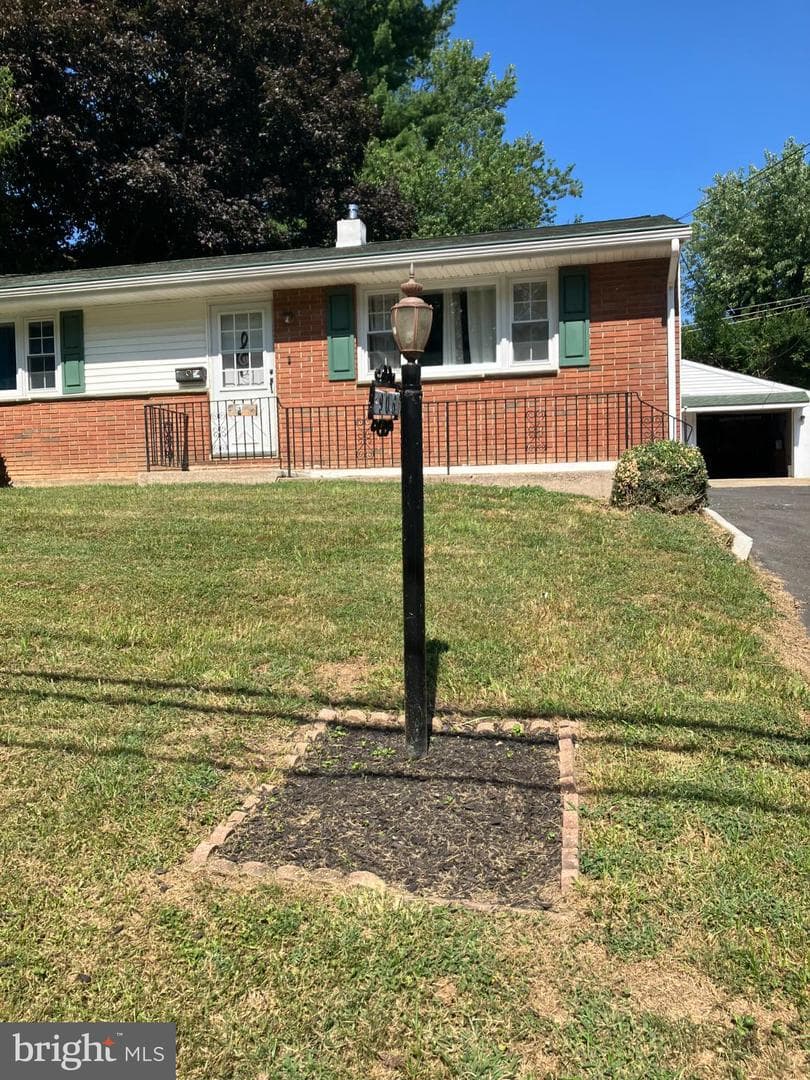 906 Maple Avenue photo 2