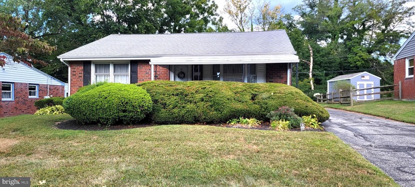 111 Lafayette Road photo 1