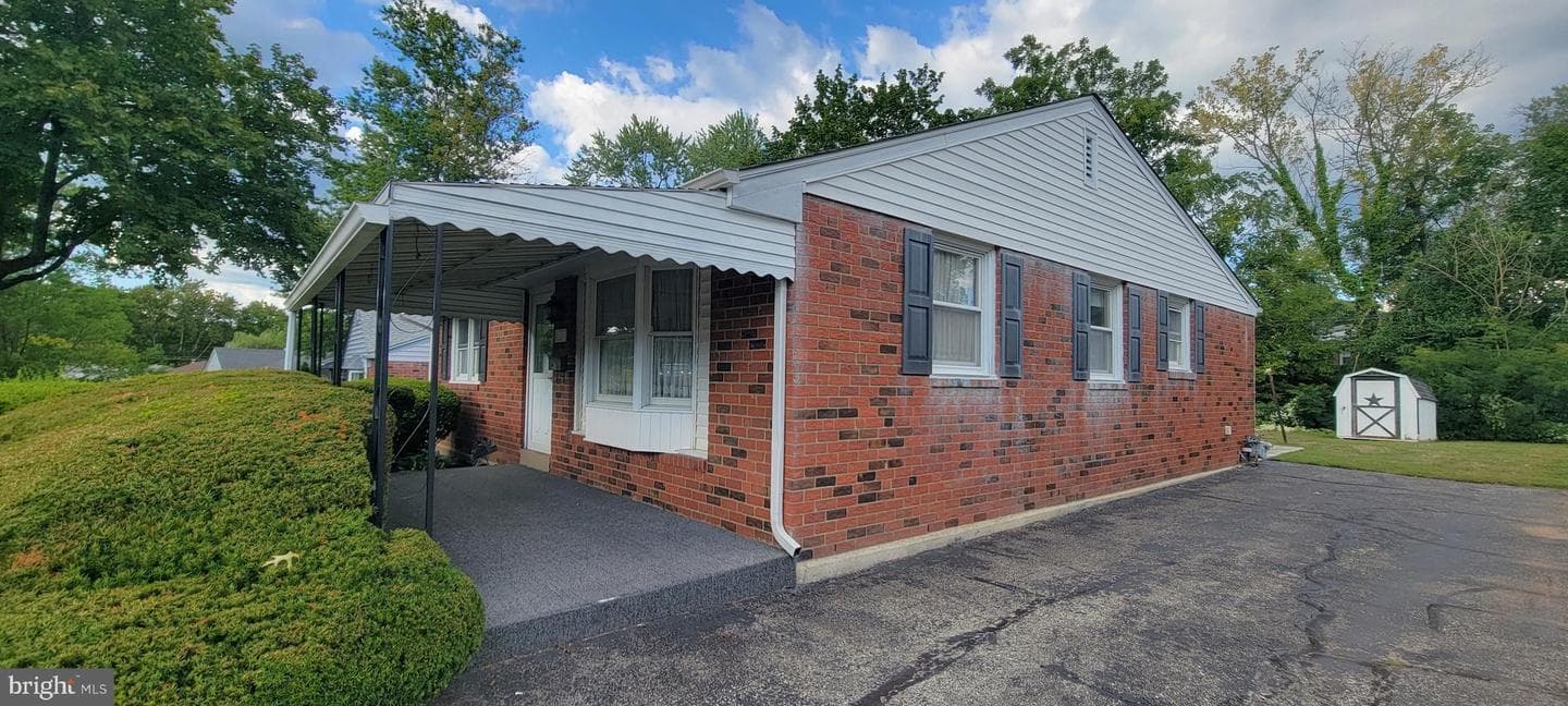 111 Lafayette Road photo 2