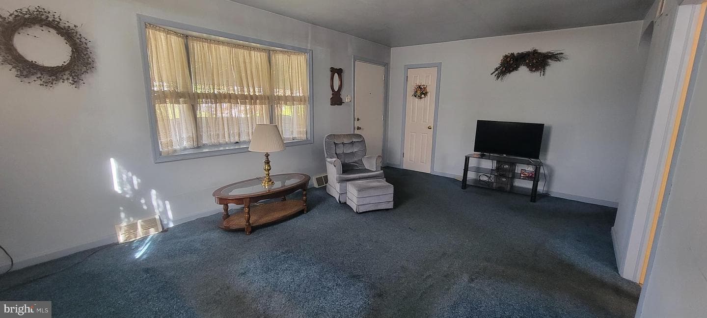 111 Lafayette Road photo 3