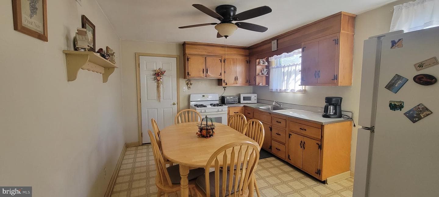 111 Lafayette Road photo 6