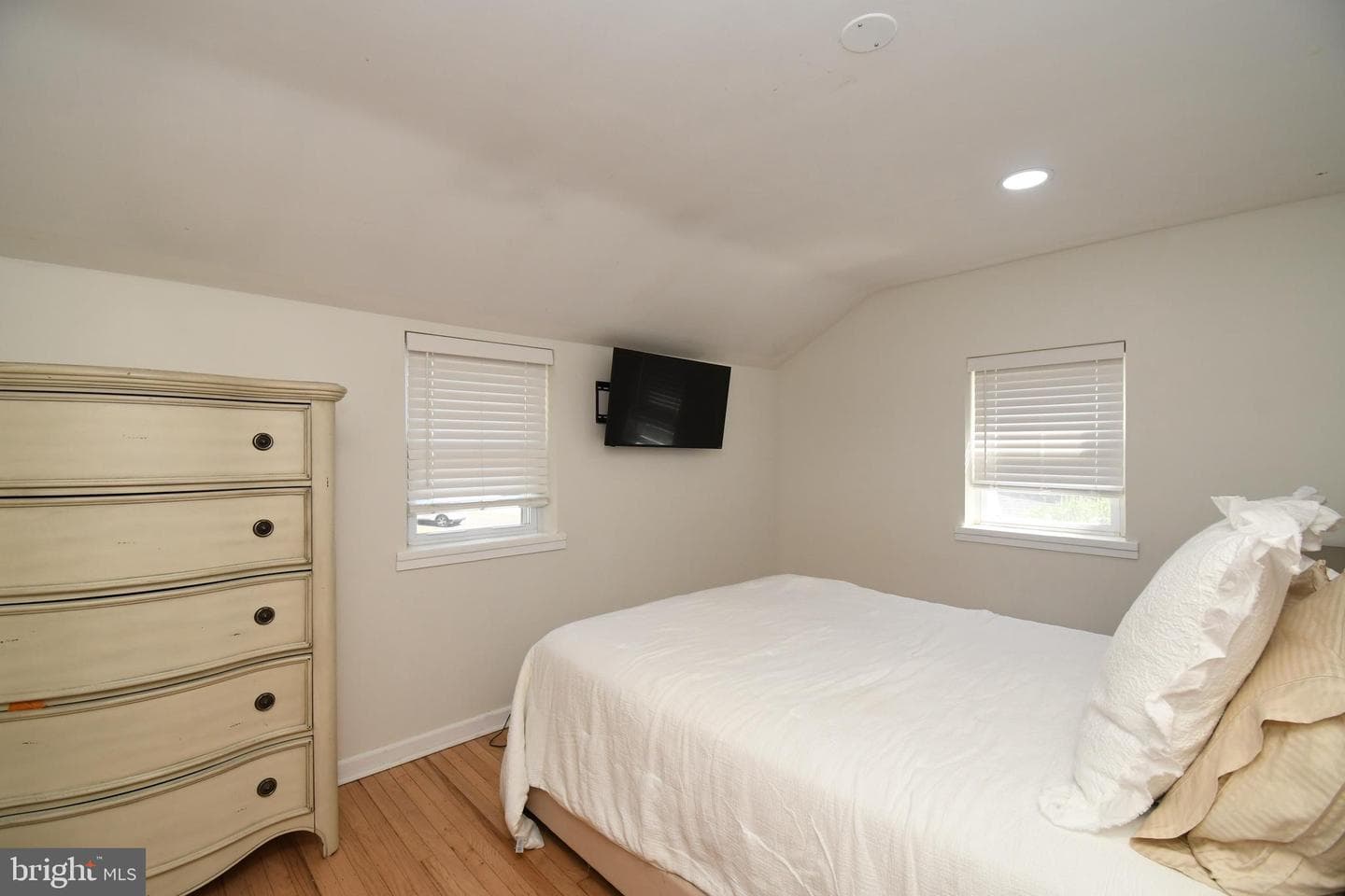 231 Montgomery Avenue photo 29