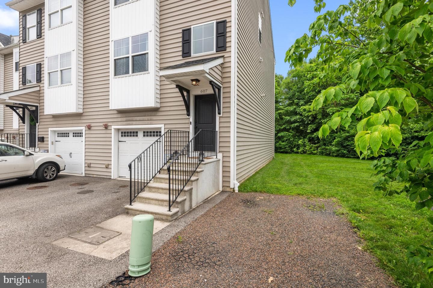 607 Apple Street photo 3