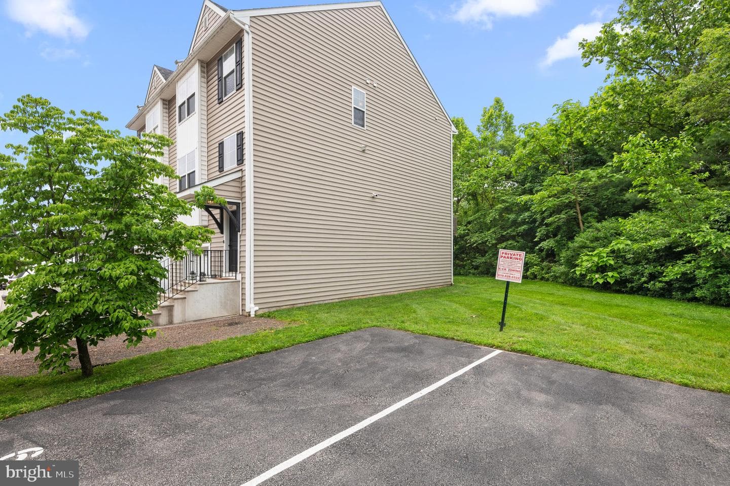 607 Apple Street photo 4