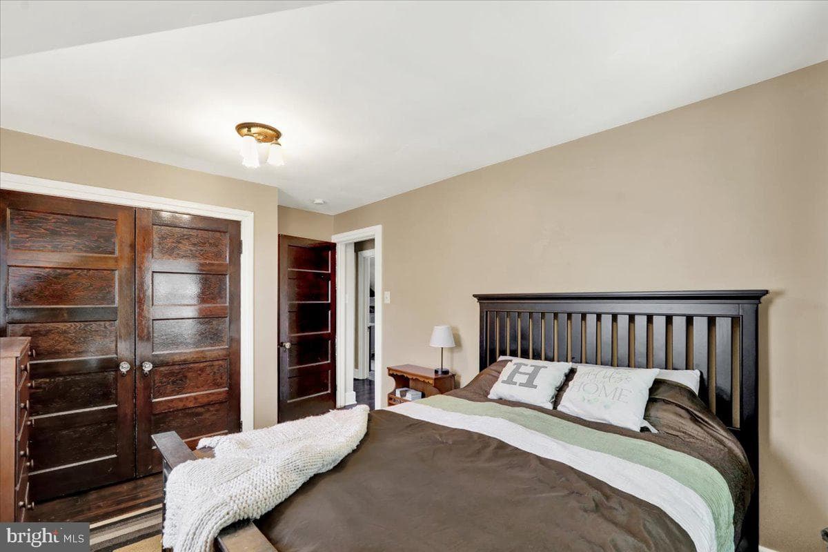 813 N Franklin Street photo 23
