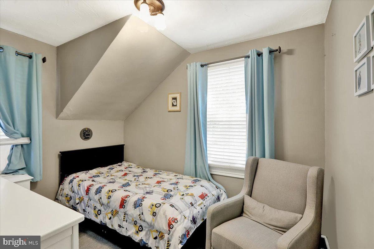 813 N Franklin Street photo 24