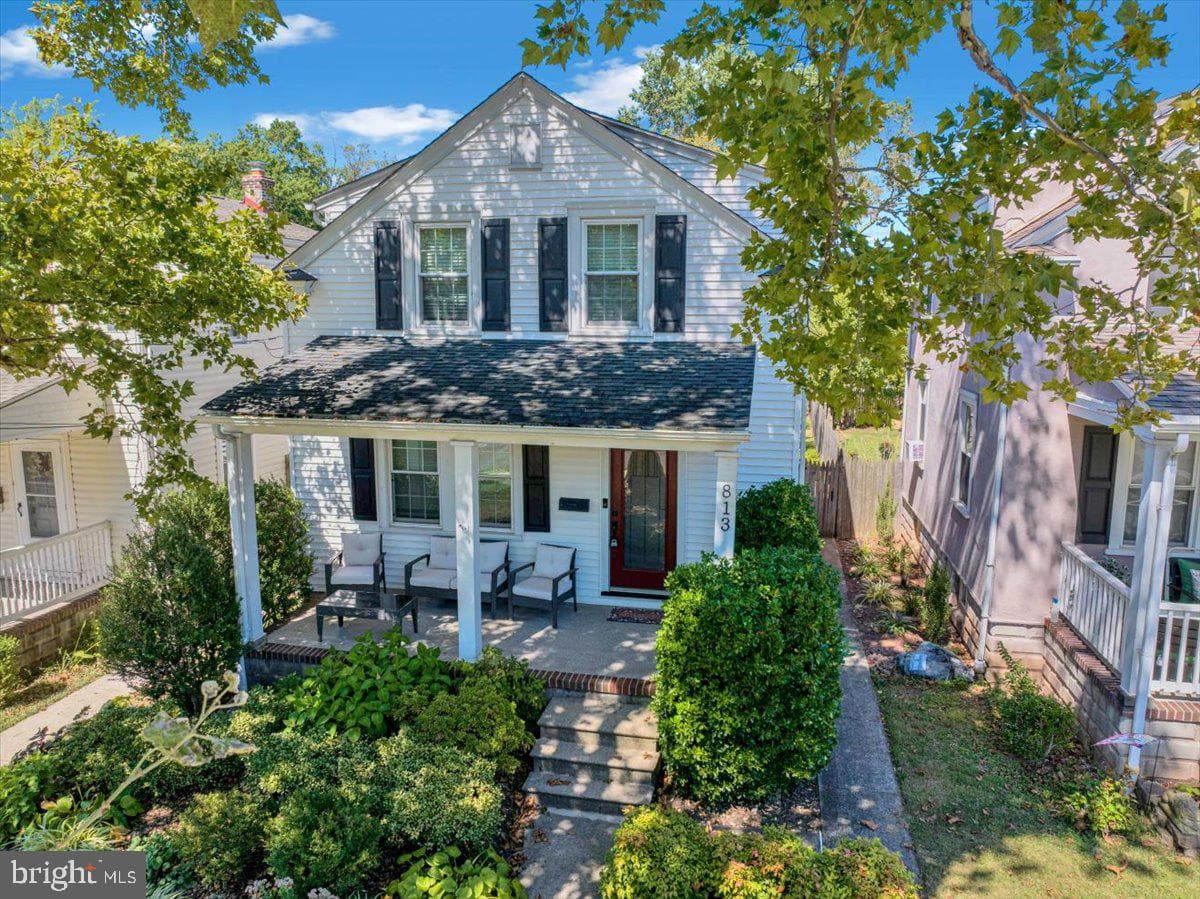 813 N Franklin Street photo 38