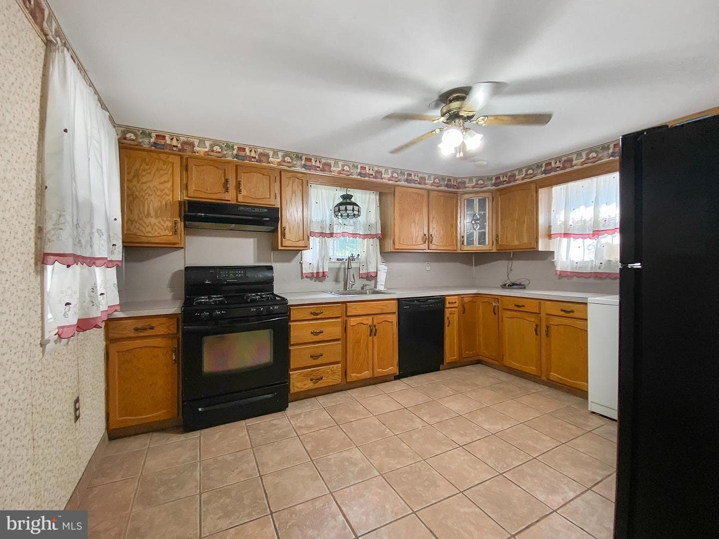323 E Basin Street photo 7