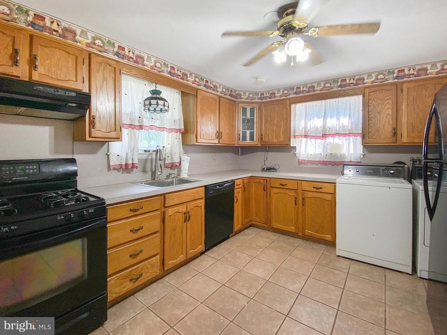 323 E Basin Street photo 8