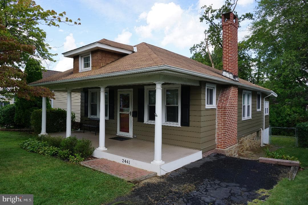 2441 Arlington Avenue photo 1