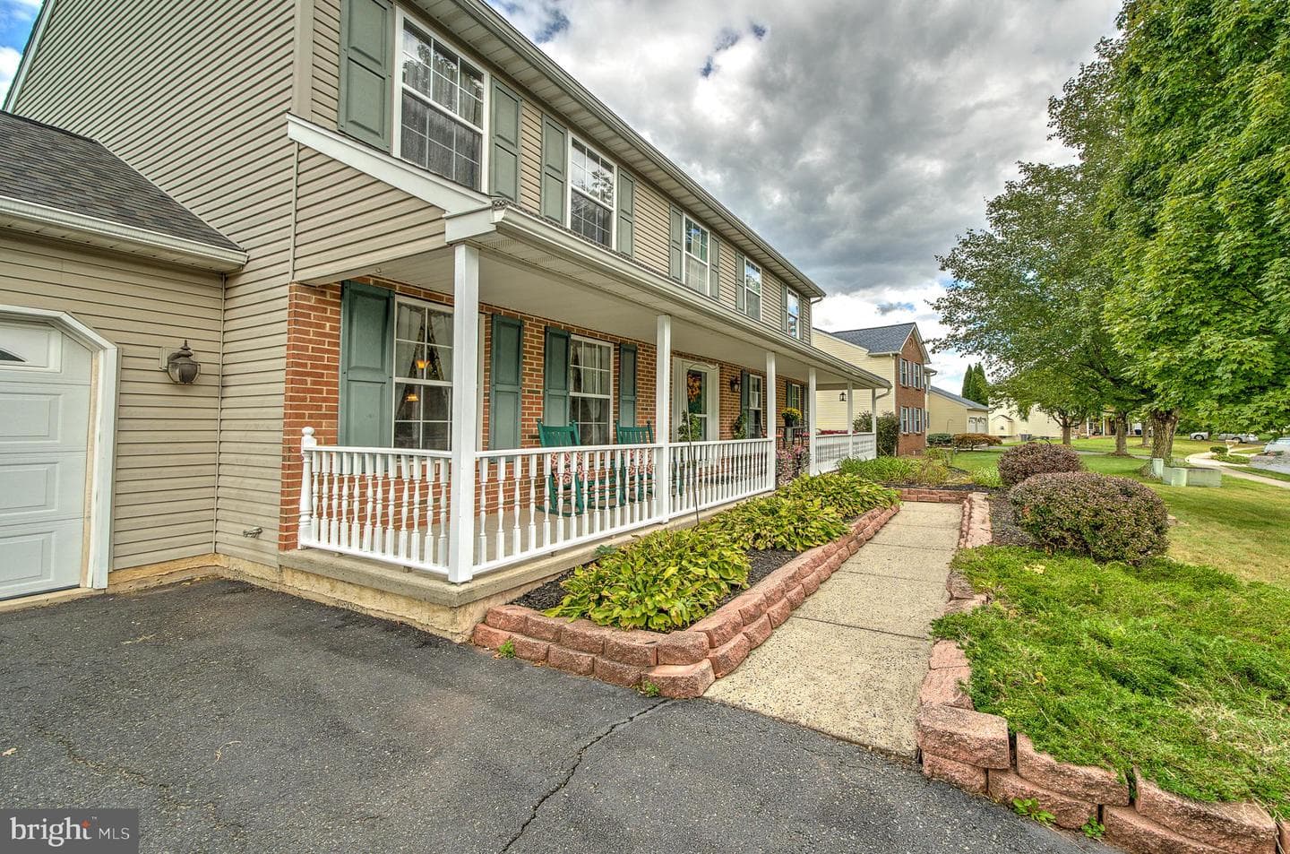 1005 Dorchester Lane photo 2