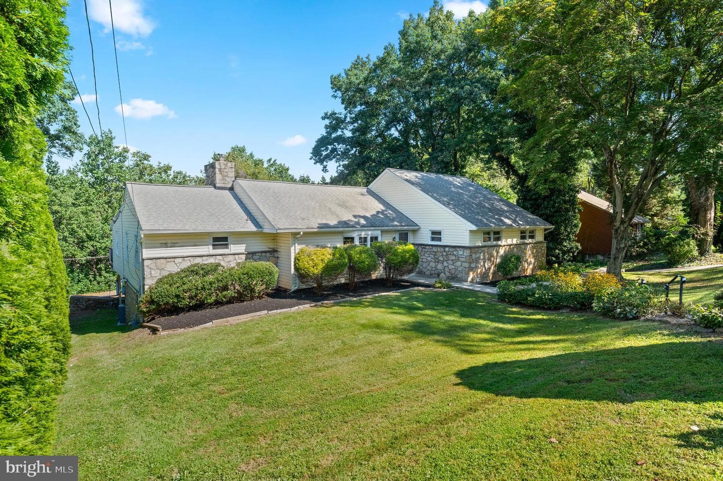 1140 Green Tree Lane photo 3