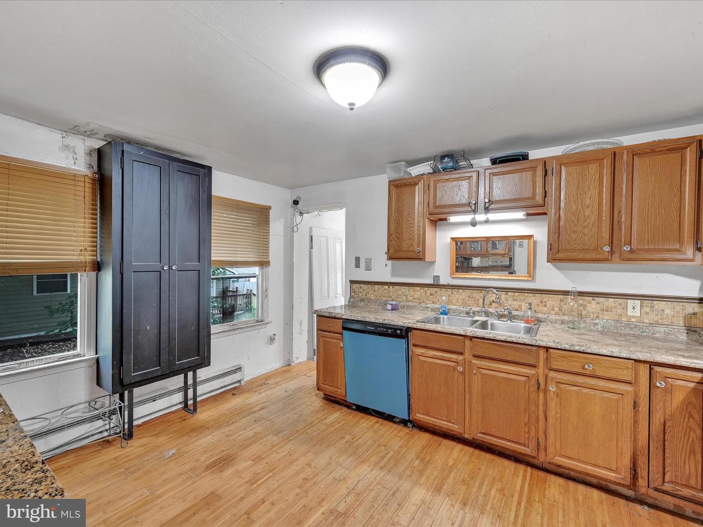 941 Queen Street photo 11