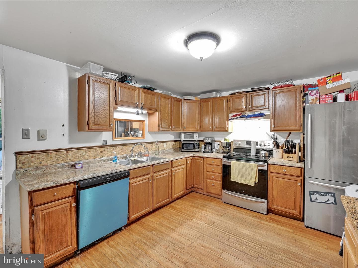 941 Queen Street photo 12
