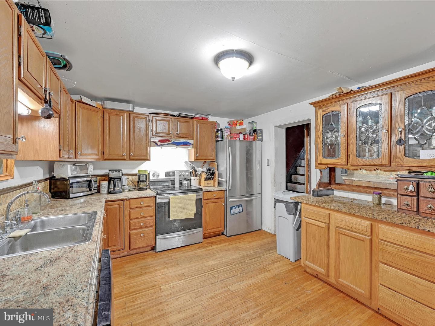941 Queen Street photo 13