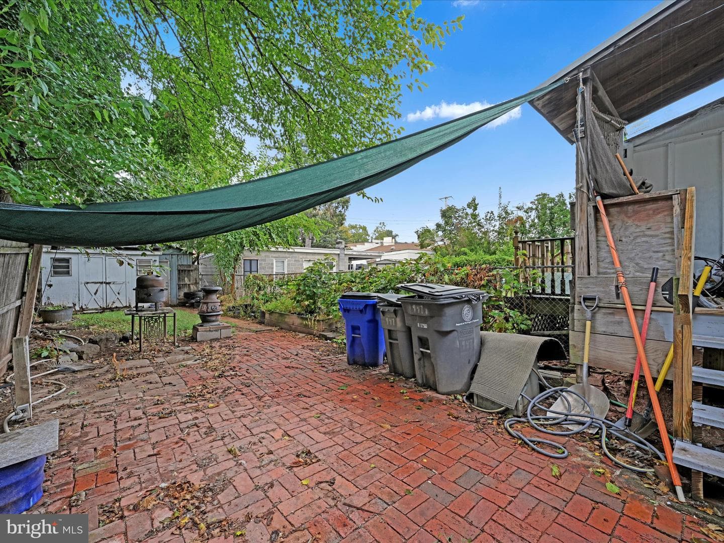 941 Queen Street photo 26